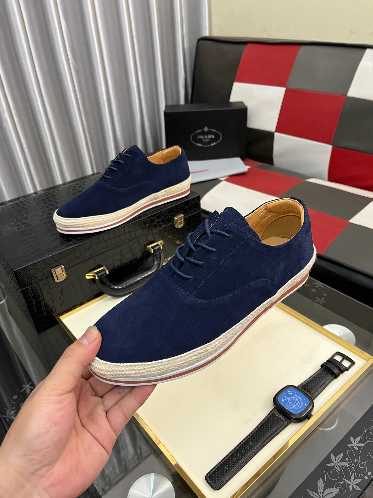 Men's shoes 💰440⌚️⌚️【PRADA】Prada ~ unique and casual style. New models from Prada official website are coming [Celebrate][Celebrate]🏃High-end brand casual shoes ➕Full set of packaging😍😍 Men's 2023 counters are on sale simultaneously, Italian imported brands select first-layer Italian cowhide. 🐑Sheepskin lining (refuses to discolor and rub feet) Sole: Original sole specially provided by the original factory 🎬Better in kind Size number: 38-442️⃣Colors available